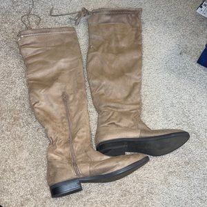 Light tab suede knee high boots with half zip tie in the back